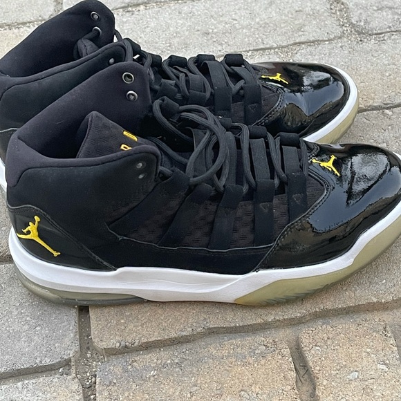 Jordan 11 space jams - Picture 3 of 3